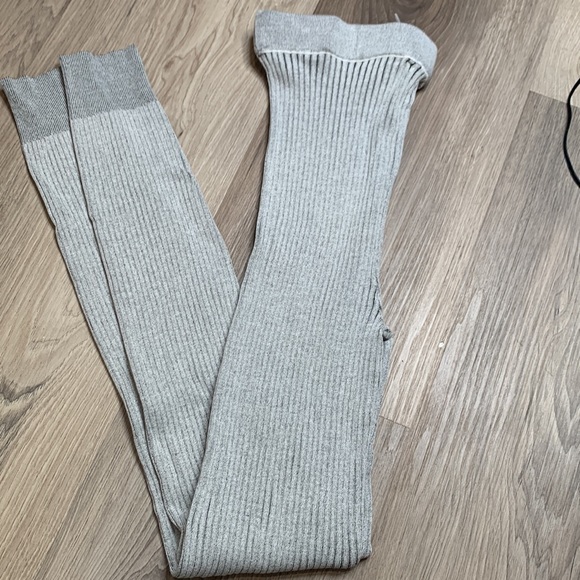 Two pc set - Picture 4 of 4